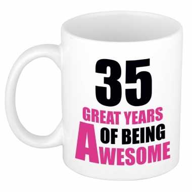 35 great years of being awesome cadeau mok / beker wit en roze