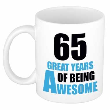 65 great years of being awesome cadeau mok / beker wit en blauw