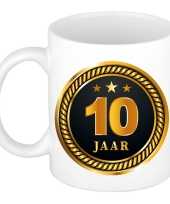 10 jaar cadeau mok beker medaille goud zwart voor verjaardag jubileum cadeau 10 jaar getrouwd