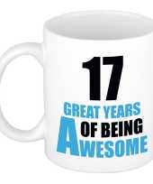 17 great years of being awesome cadeau mok beker wit en blauw