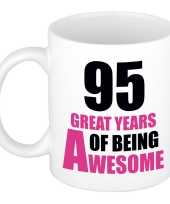 95 great years of being awesome cadeau mok beker wit en roze