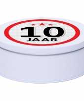 Cadeau kado wit rond blik 10 jaar 18 cm