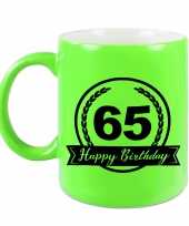 Happy birthday 65 years cadeau mok beker neon groen met wimpel 330 ml