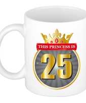 This princess is 25 verjaardag cadeau mok beker 25 jaar wit