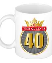 This queen is 40 verjaardag cadeau mok beker 40 jaar wit
