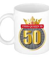 This queen is 50 verjaardag cadeau mok beker 50 jaar wit