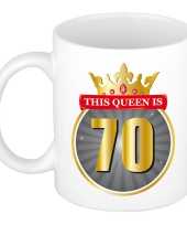 This queen is 70 verjaardag cadeau mok beker 70 jaar wit